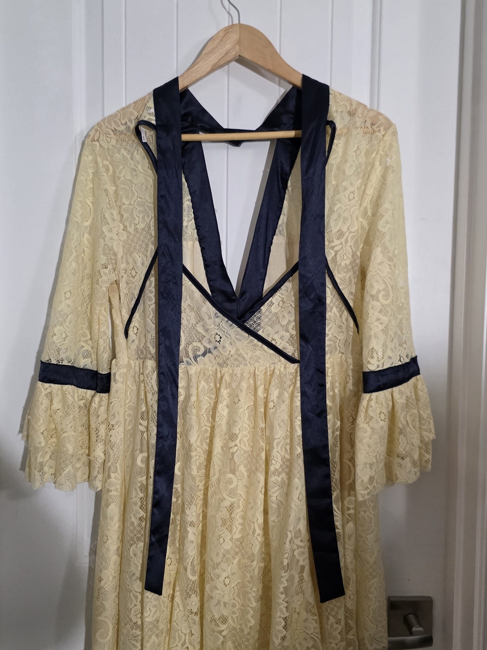 Free People Cream Lace Dress Navy Choker Tie Open Back Bell Sleeve Medium - Picture 15 of 16
